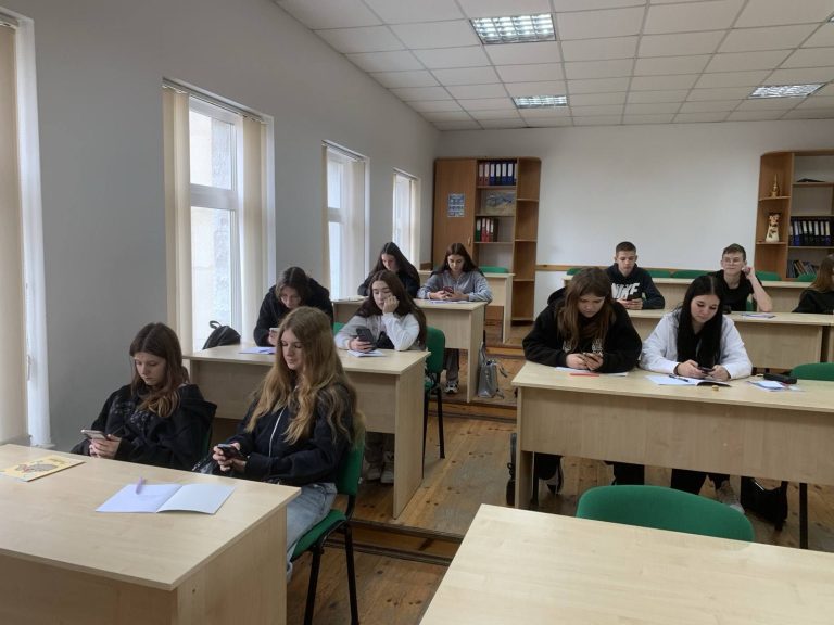 ДЕНЬ УКРАЇНСЬКОЇ ГРИВНІ У ВПУ №25 М. ХМЕЛЬНИЦЬКОГО
