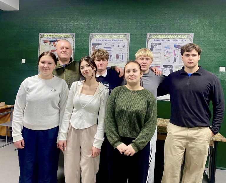 ЗАВЕРШЕННЯ МІСЯЧНИКА ВІЙСЬКОВО-ПАТРІОТИЧНОГО ВИХОВАННЯ ТА ОБОРОННО-МАСОВОЇ РОБОТИ У ВИЩОМУ ПРОФЕСІЙНОМУ УЧИЛИЩІ №25 М. ХМЕЛЬНИЦЬКОГО