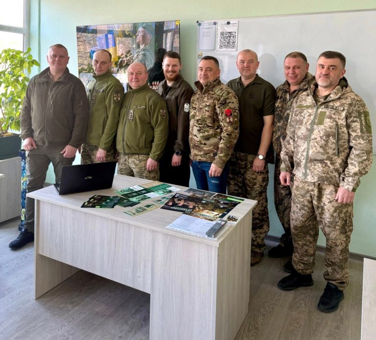 ПРЕДСТАВНИКИ ПРИКОРДОННОЇ АКАДЕМІЇ ВІДВІДАЛИ ВПУ №25 М. ХМЕЛЬНИЦЬКОГО