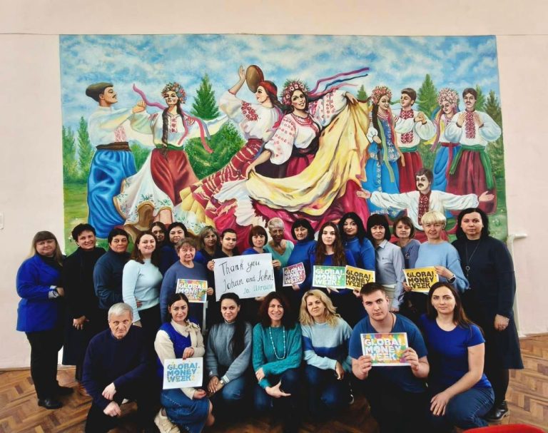 MONEY WEEK: ОБИРАЄМО СИНІЙ